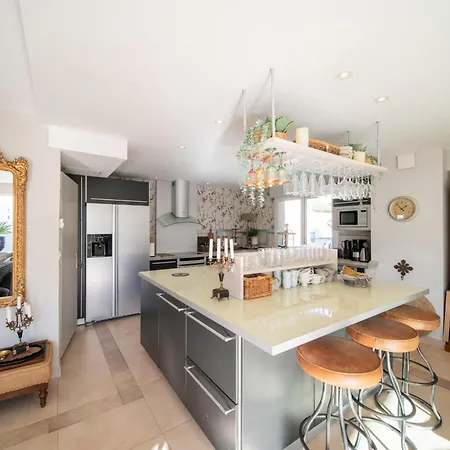 Luxury - Pretty 3 Bedroom To Rent With 50m Terrace *